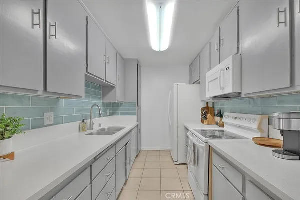 $1,900 | 3565 Linden Avenue, Unit 226, Long Beach, CA 90807