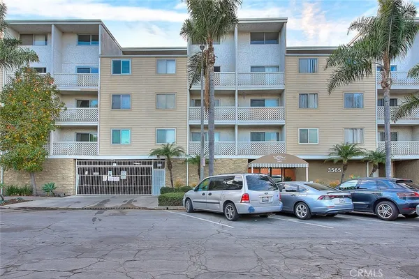 $1,900 | 3565 Linden Avenue, Unit 226, Long Beach, CA 90807