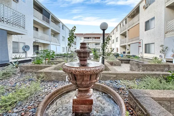 $1,900 | 3565 Linden Avenue, Unit 226, Long Beach, CA 90807