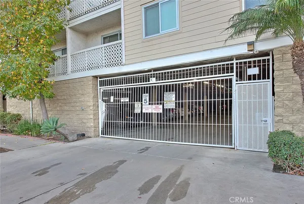 $1,900 | 3565 Linden Avenue, Unit 226, Long Beach, CA 90807