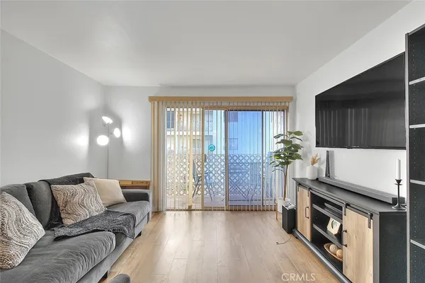 $1,900 | 3565 Linden Avenue, Unit 226, Long Beach, CA 90807