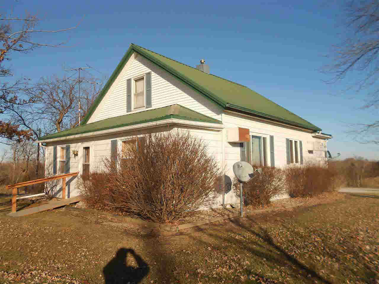 1825 Sweetland Road Muscatine, IA 52761 - Photo 1 of 10 Gallery Image 1