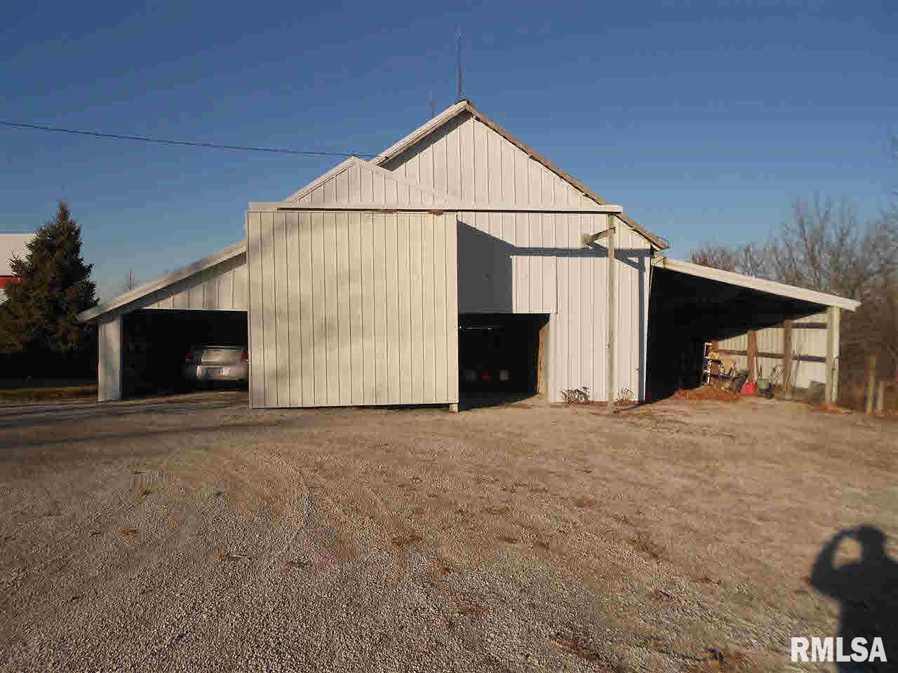 1825 Sweetland Road Muscatine, IA 52761 - Photo 3 of 10 Gallery Image 3