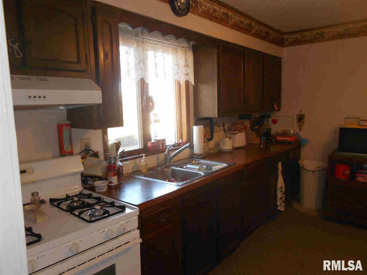 1825 Sweetland Road Muscatine, IA 52761 - Photo 7 of 10 Gallery Image 7