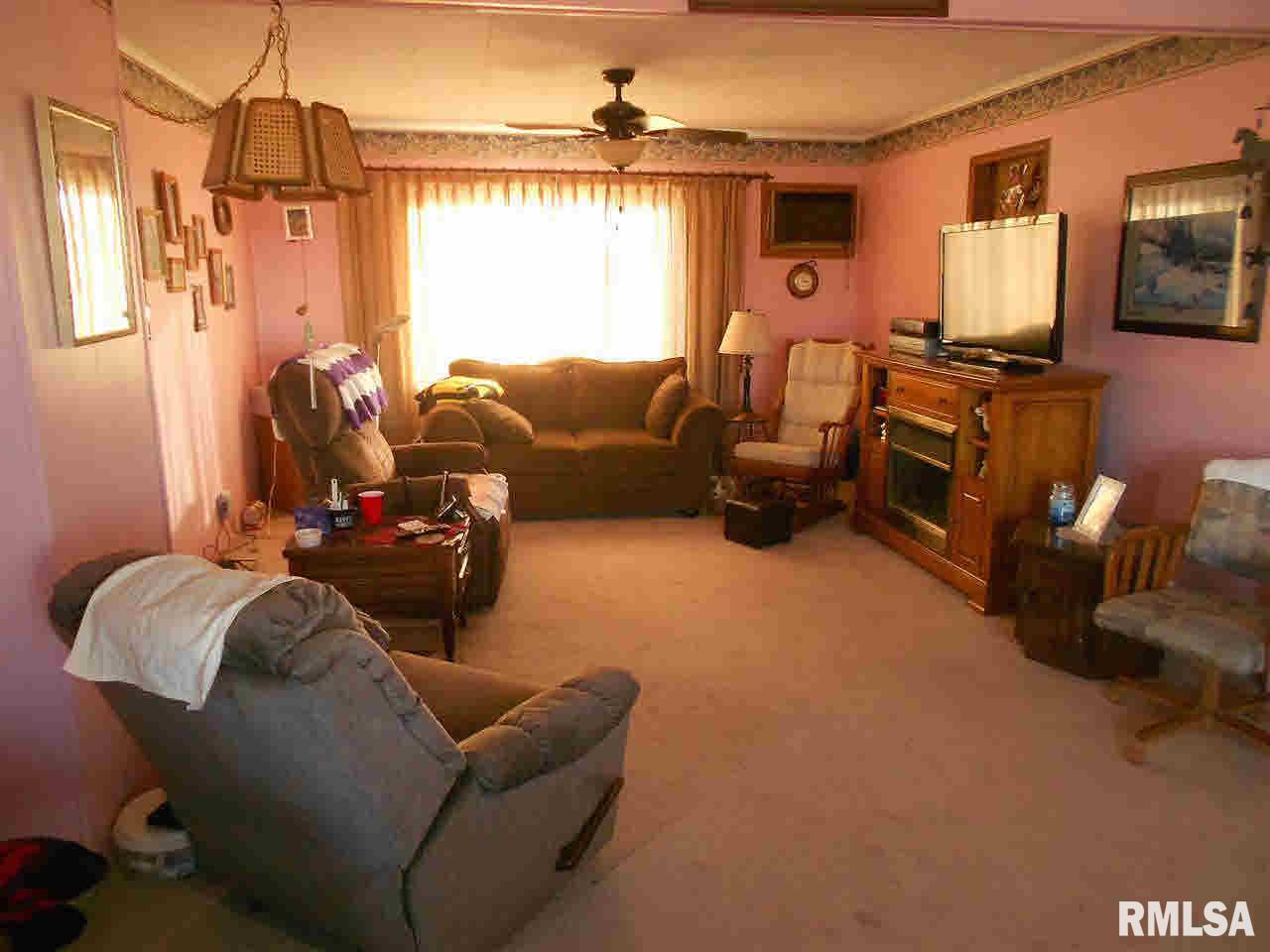 1825 Sweetland Road Muscatine, IA 52761 - Photo 9 of 10 Gallery Image 9