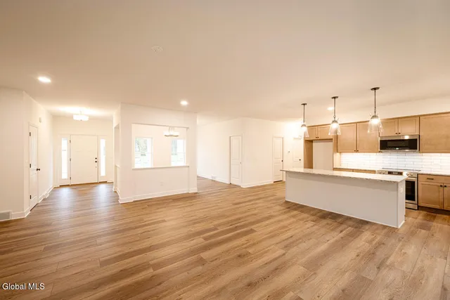 $714,900 | 4 Farmington Court, Glenmont, NY 12077