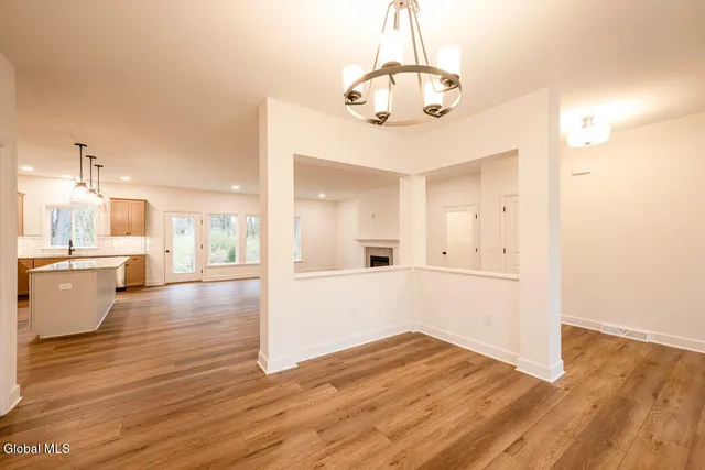 $714,900 | 4 Farmington Court, Glenmont, NY 12077