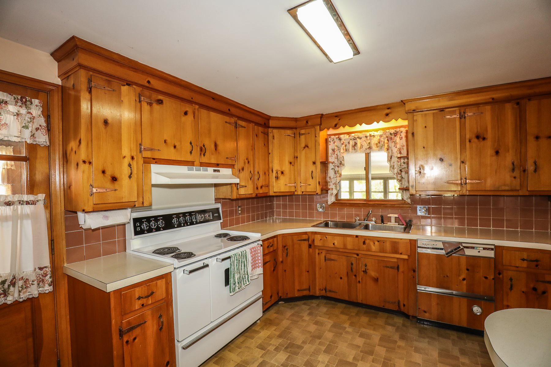 2 Thompson Road Nashua, NH 03060 - Photo 11 of 30 Gallery Image 11