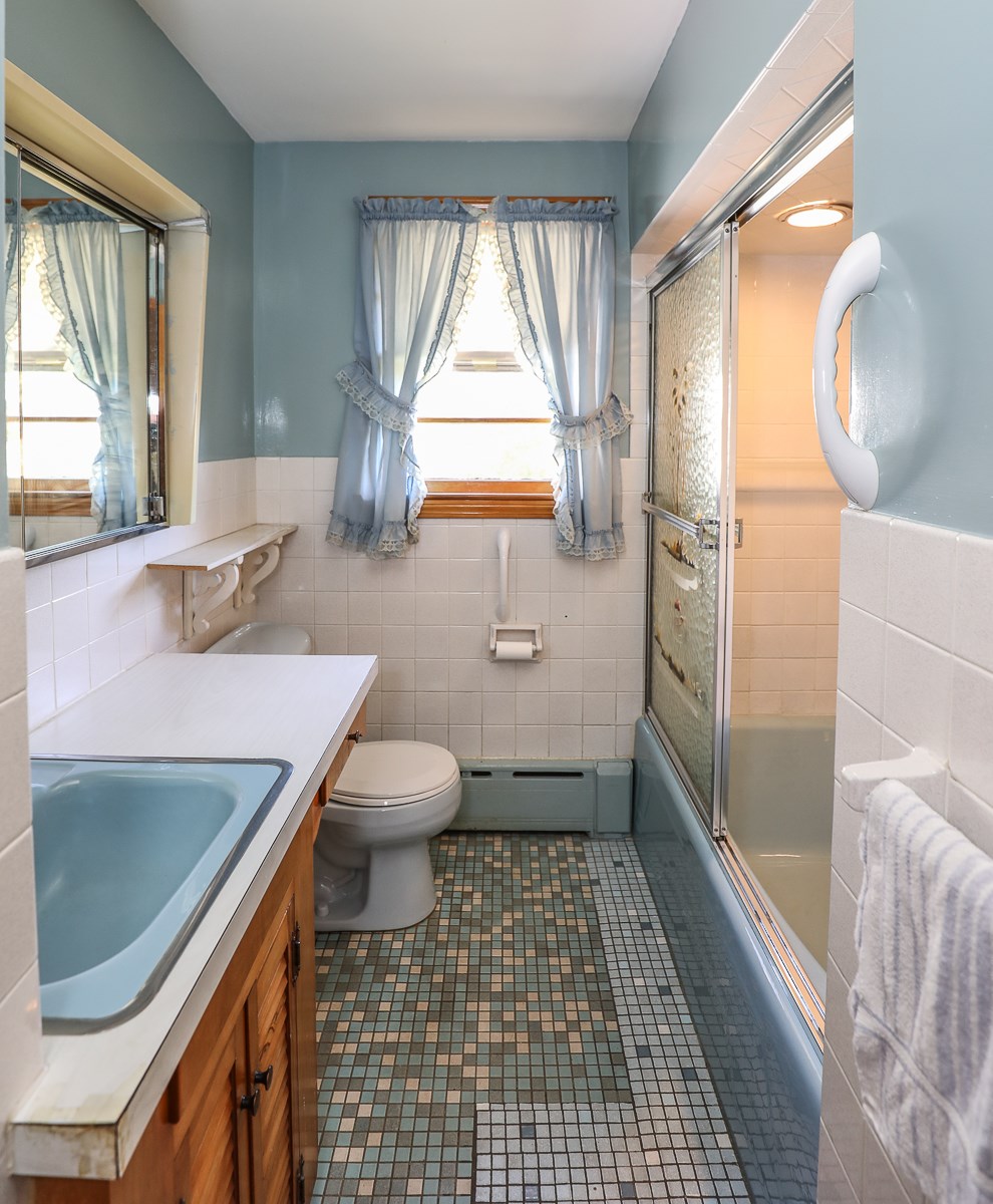 2 Thompson Road Nashua, NH 03060 - Photo 16 of 30 Gallery Image 16