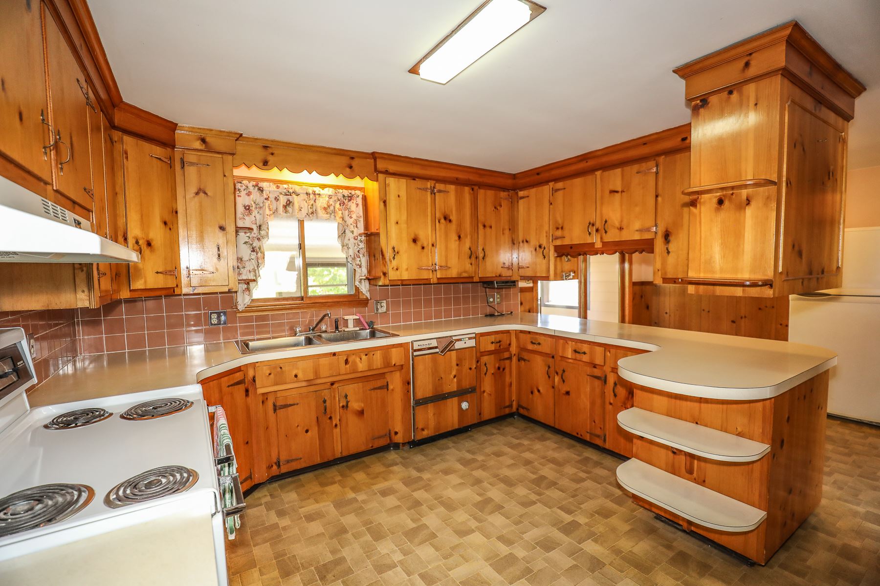 2 Thompson Road Nashua, NH 03060 - Photo 10 of 30 Gallery Image 10