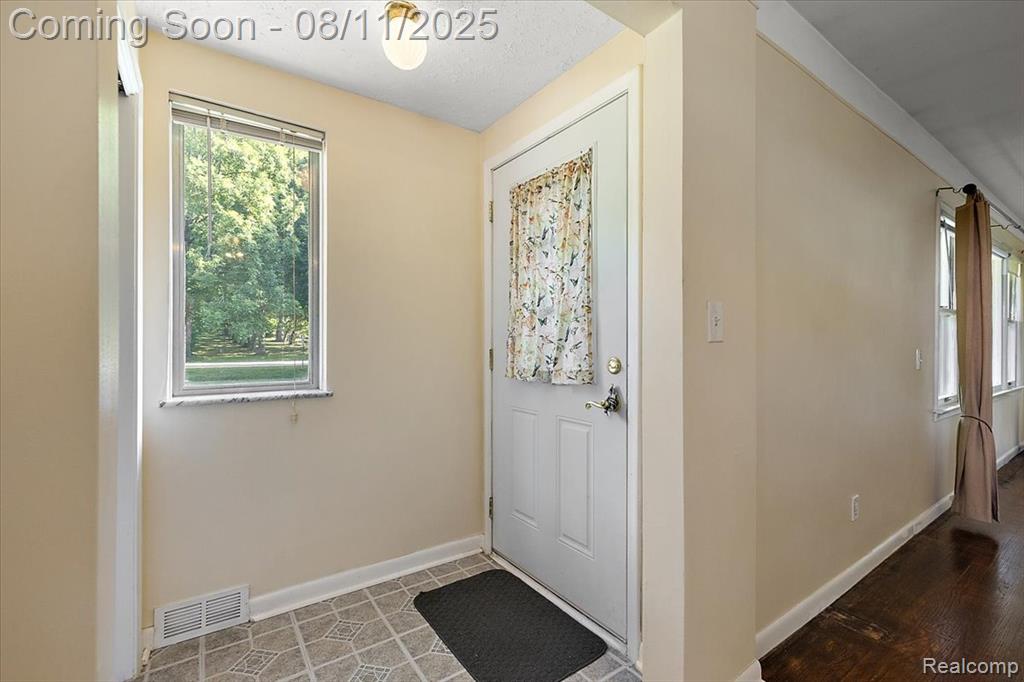 741 West Livingston Road Highland, MI 48357 - Photo 13 of 70 Gallery Image 13