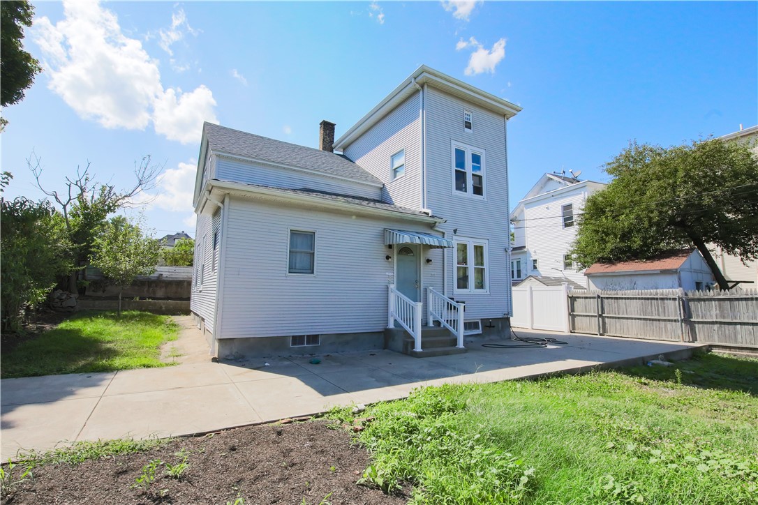 182 High Street Pawtucket, RI 02860 - Photo 4 of 33