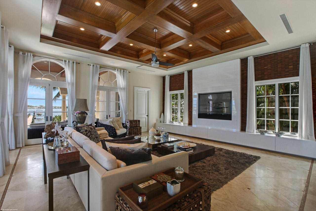 19080 Loxahatchee River Road Jupiter, FL 33458 - Photo 14 of 47 Family Room