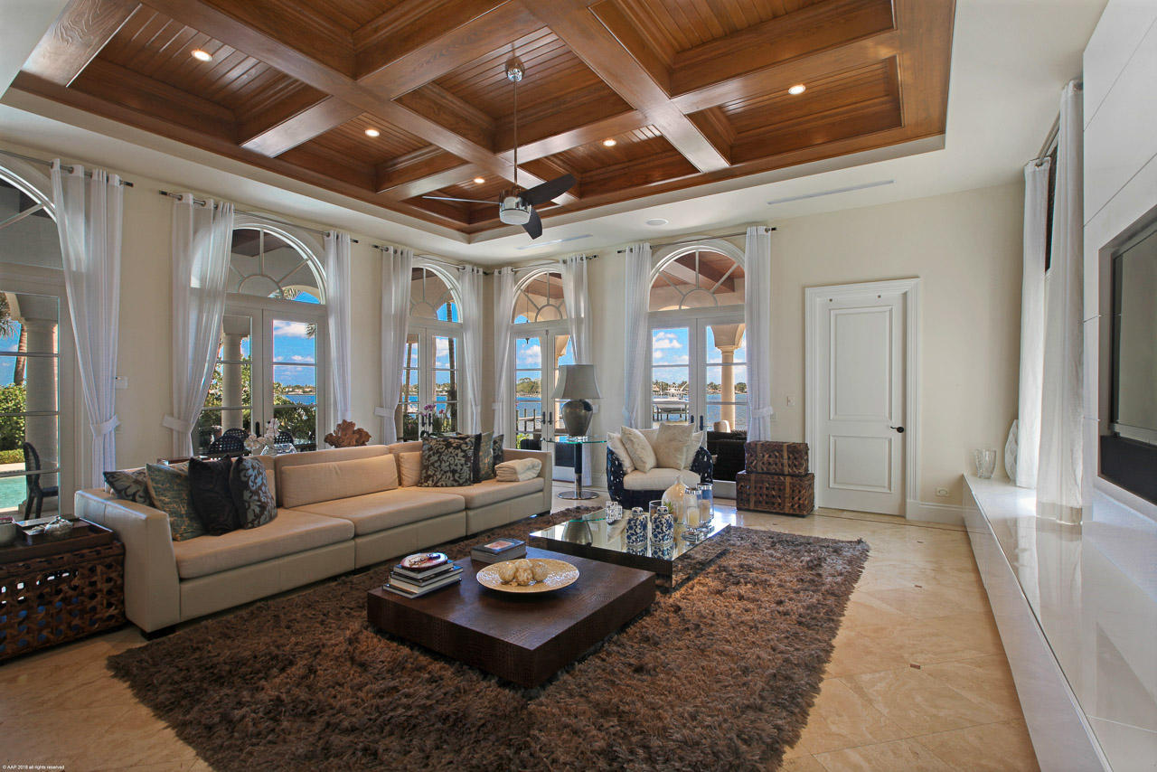 19080 Loxahatchee River Road Jupiter, FL 33458 - Photo 15 of 47 Family Room