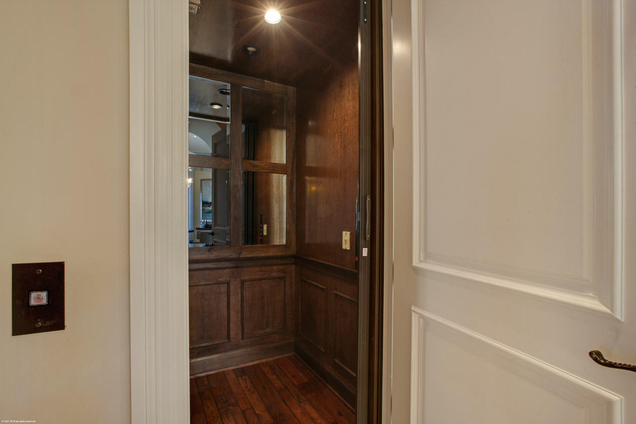19080 Loxahatchee River Road Jupiter, FL 33458 - Photo 21 of 47 Elevator