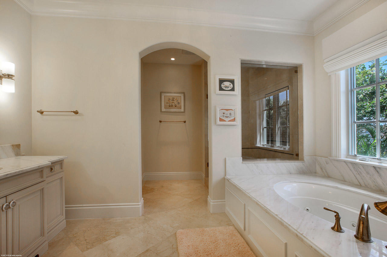 19080 Loxahatchee River Road Jupiter, FL 33458 - Photo 32 of 47 Guest Bathroom