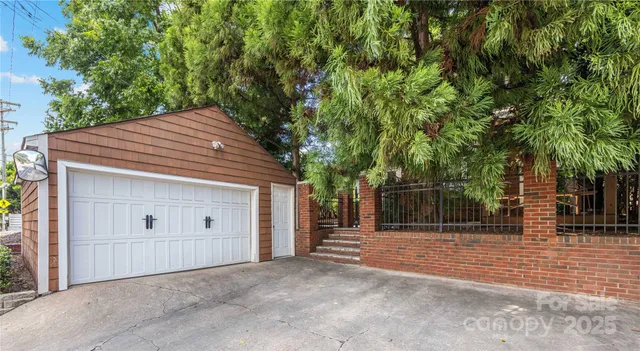 $1,195,000 | 2029 Charlotte Drive, Charlotte, NC 28203