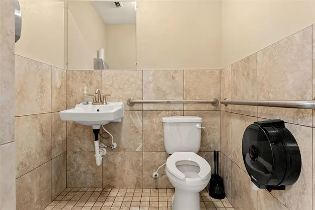 $6,995,000 | 1108 Commercial Way, Spring Hill, FL 34606