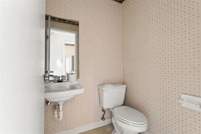 $6,995,000 | 1108 Commercial Way, Spring Hill, FL 34606