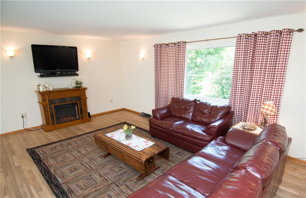 227 Fulton Road Canonsburg, PA 15317 - Photo 3 of 24 227 Fulton Road Living Room