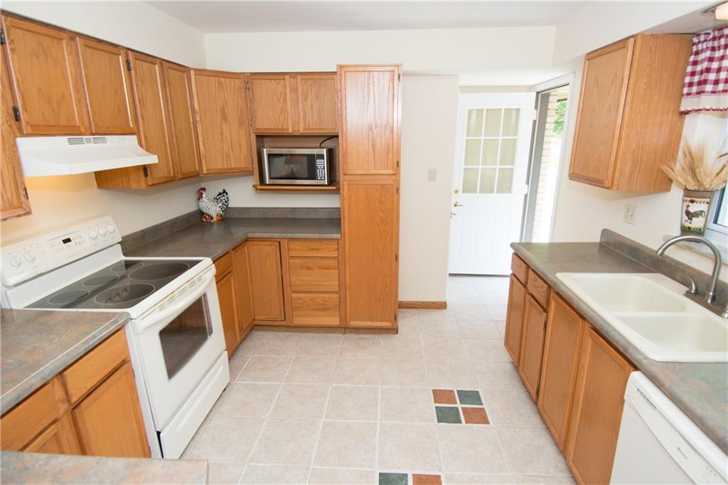227 Fulton Road Canonsburg, PA 15317 - Photo 8 of 24 227 Fulton Road Kitchen