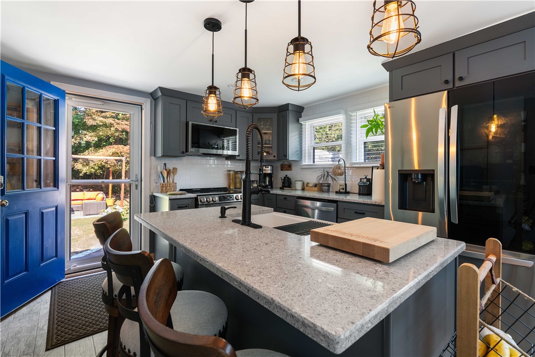 16 Smith Street Bristol, RI 02809 - Photo 12 of 44