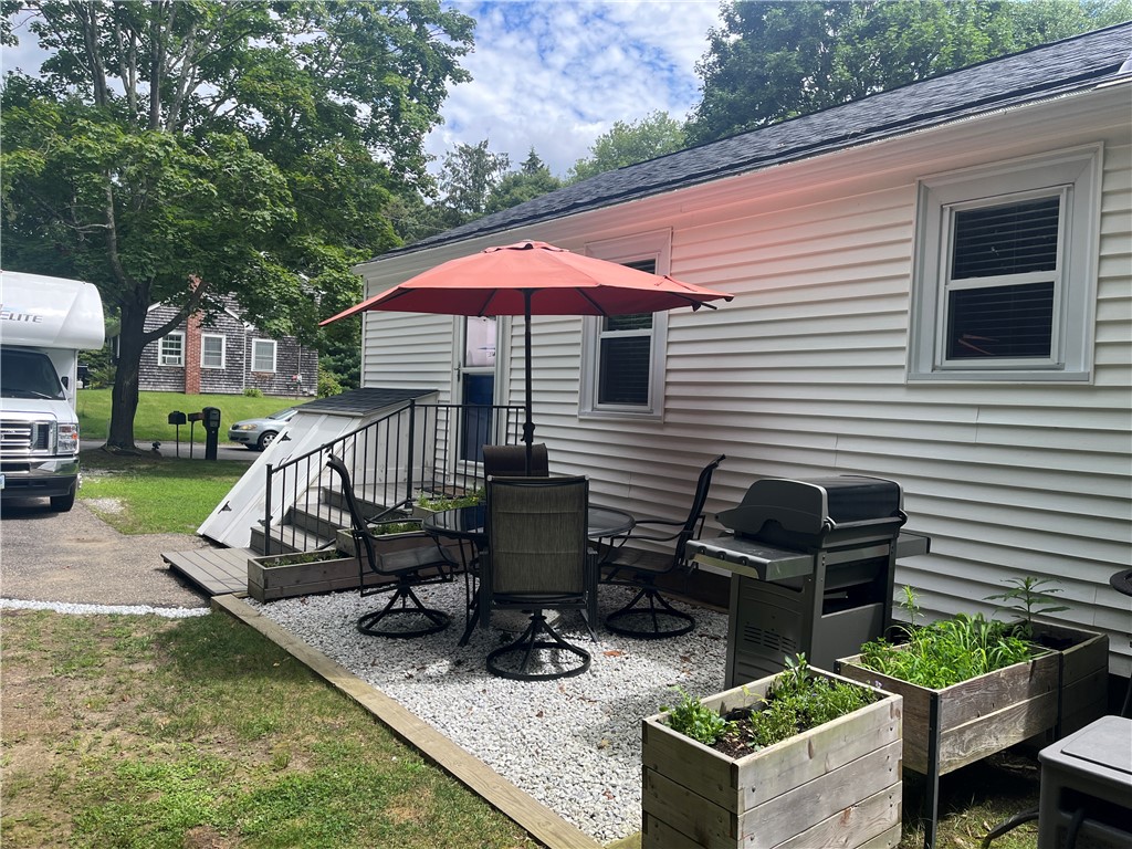 16 Smith Street Bristol, RI 02809 - Photo 42 of 44