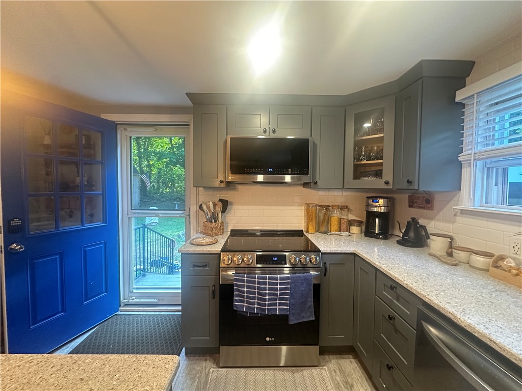 16 Smith Street Bristol, RI 02809 - Photo 9 of 44