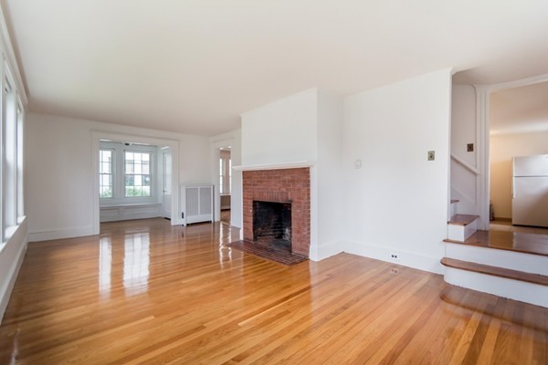 278 Waverly Road North Andover, MA 01845 - Photo 2 of 30 Gallery Image 2