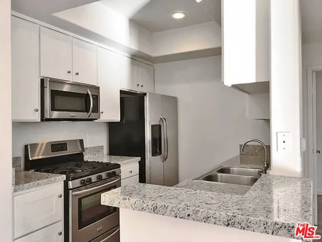 $3,345 | 14430 Benefit Street, Unit 201, Sherman Oaks, CA 91423