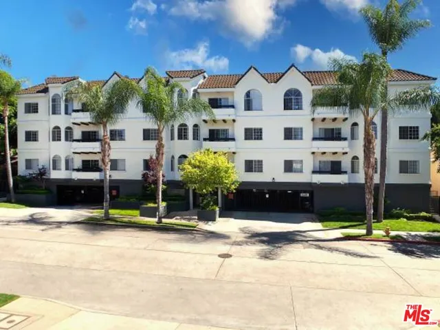 $3,345 | 14430 Benefit Street, Unit 201, Sherman Oaks, CA 91423