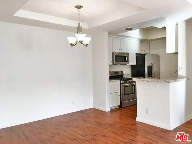 $3,345 | 14430 Benefit Street, Unit 201, Sherman Oaks, CA 91423