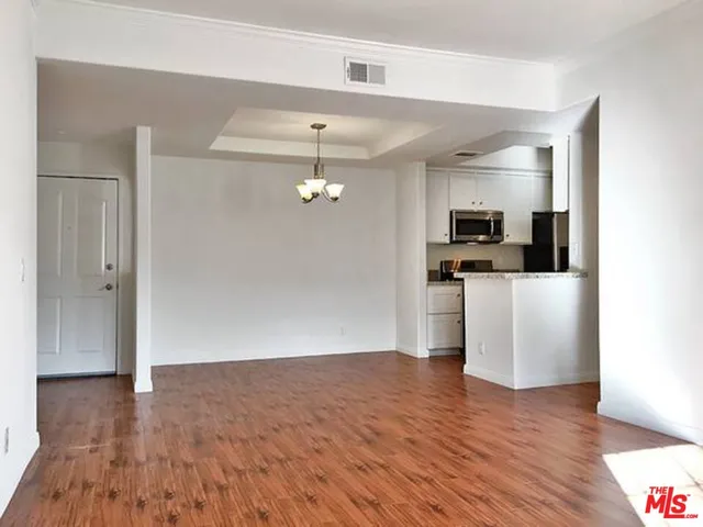 $3,345 | 14430 Benefit Street, Unit 201, Sherman Oaks, CA 91423