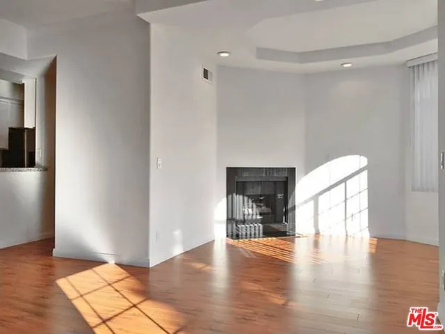 $3,345 | 14430 Benefit Street, Unit 201, Sherman Oaks, CA 91423