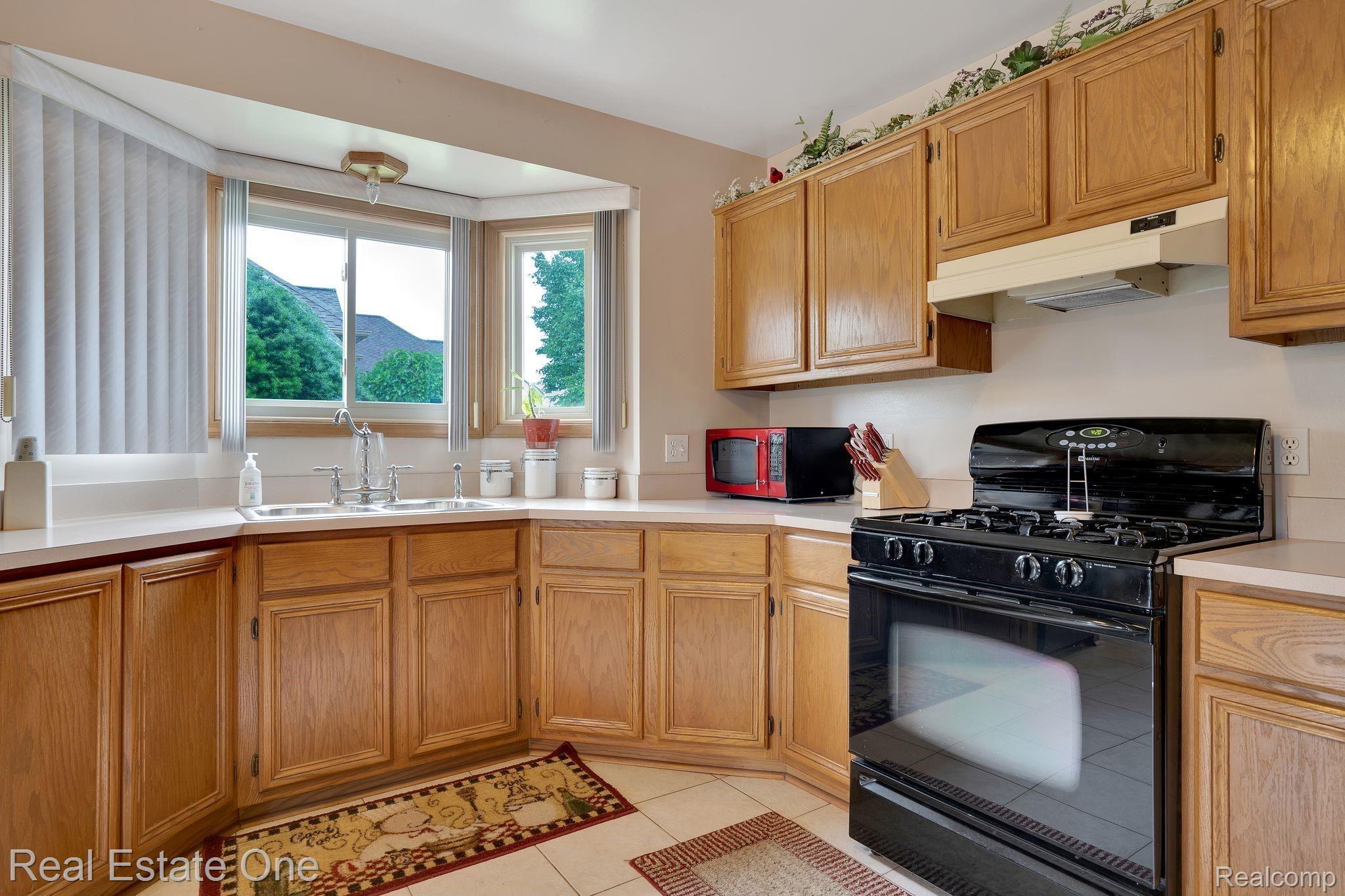 50285 Riverside Drive Macomb, MI 48044 - Photo 10 of 39 PLENTY OF CAB & COUNTER SPACE
