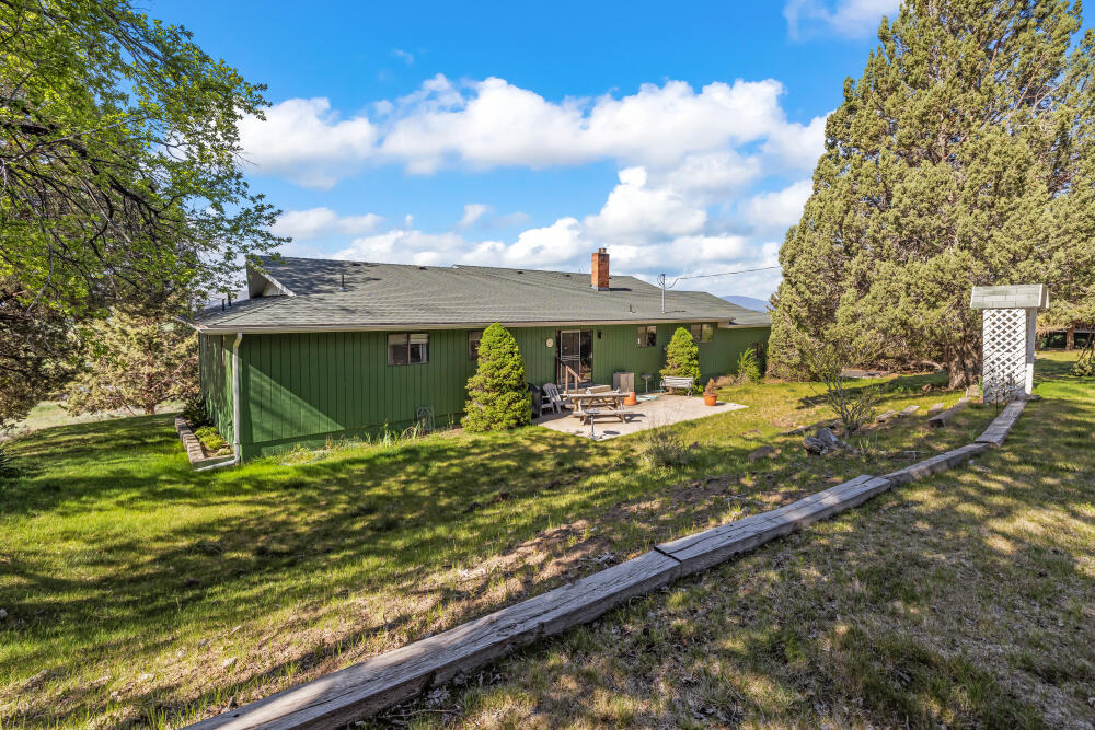 11445 Hill Road Klamath Falls, OR 97603 - Photo 42 of 51 041