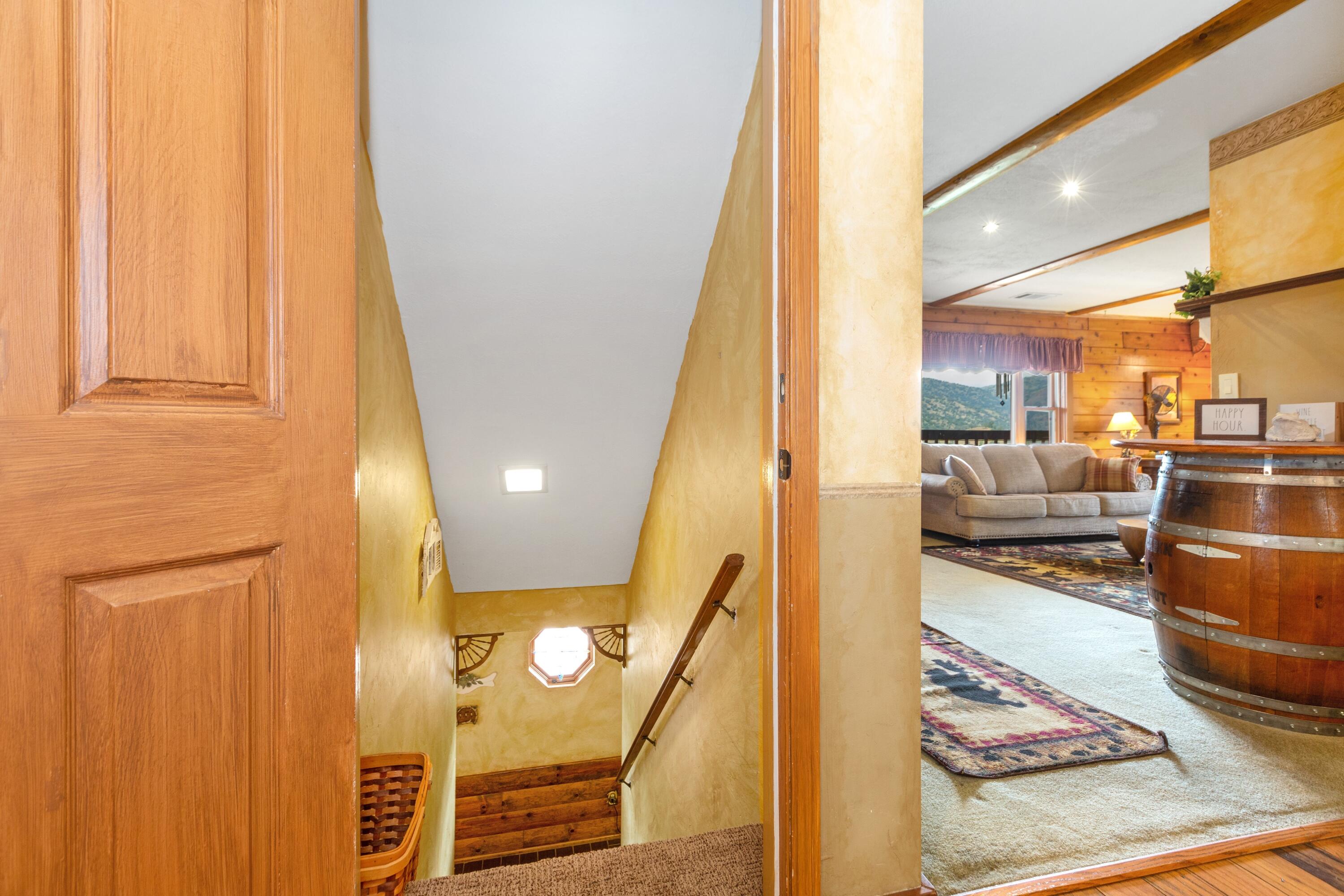 42182 Mynatt Drive Three Rivers, CA 93271 - Photo 29 of 67 Stairway Down