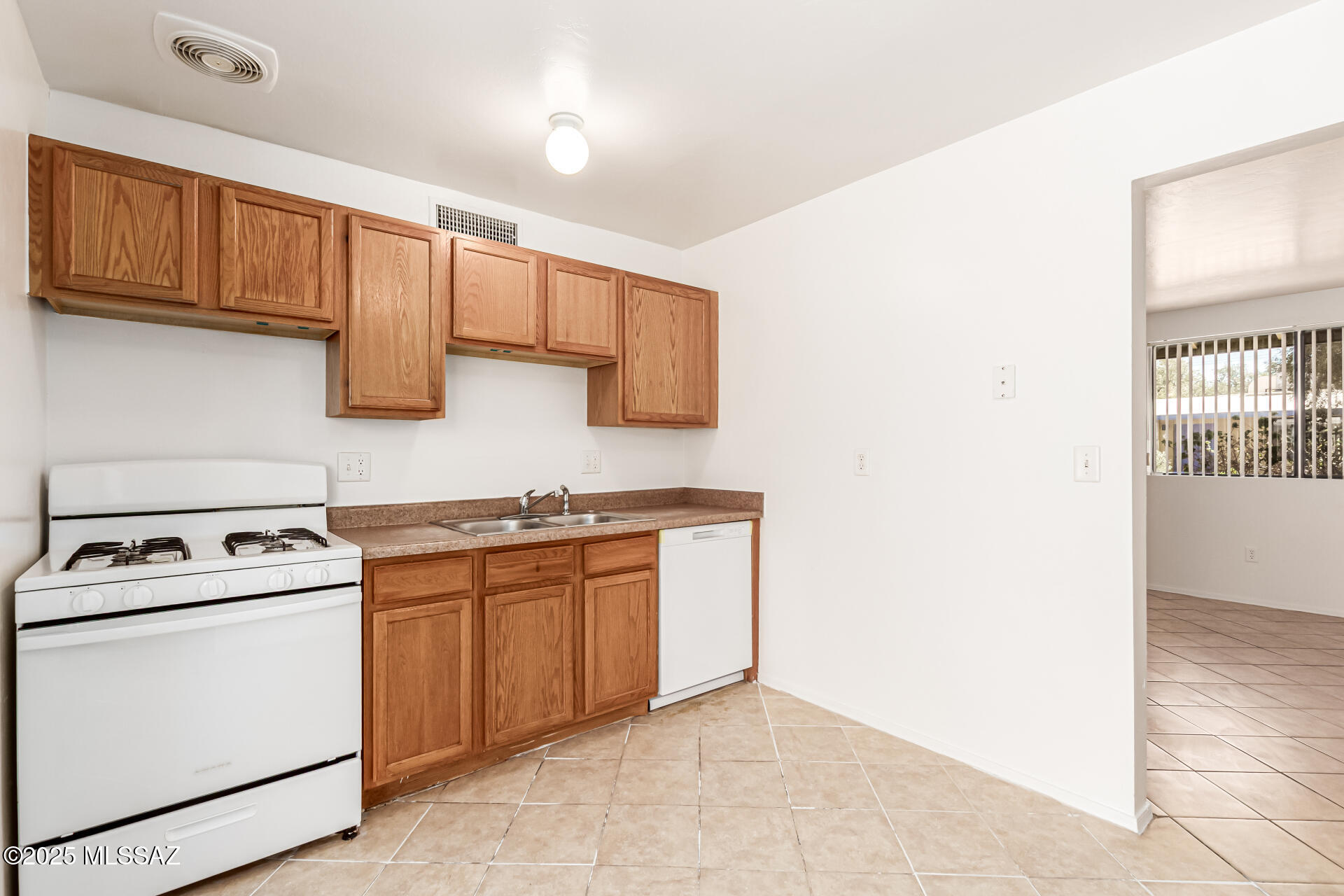 350 North Silverbell Road, Unit 16 Tucson, AZ 85745 - Photo 10 of 23 Gallery Image 10