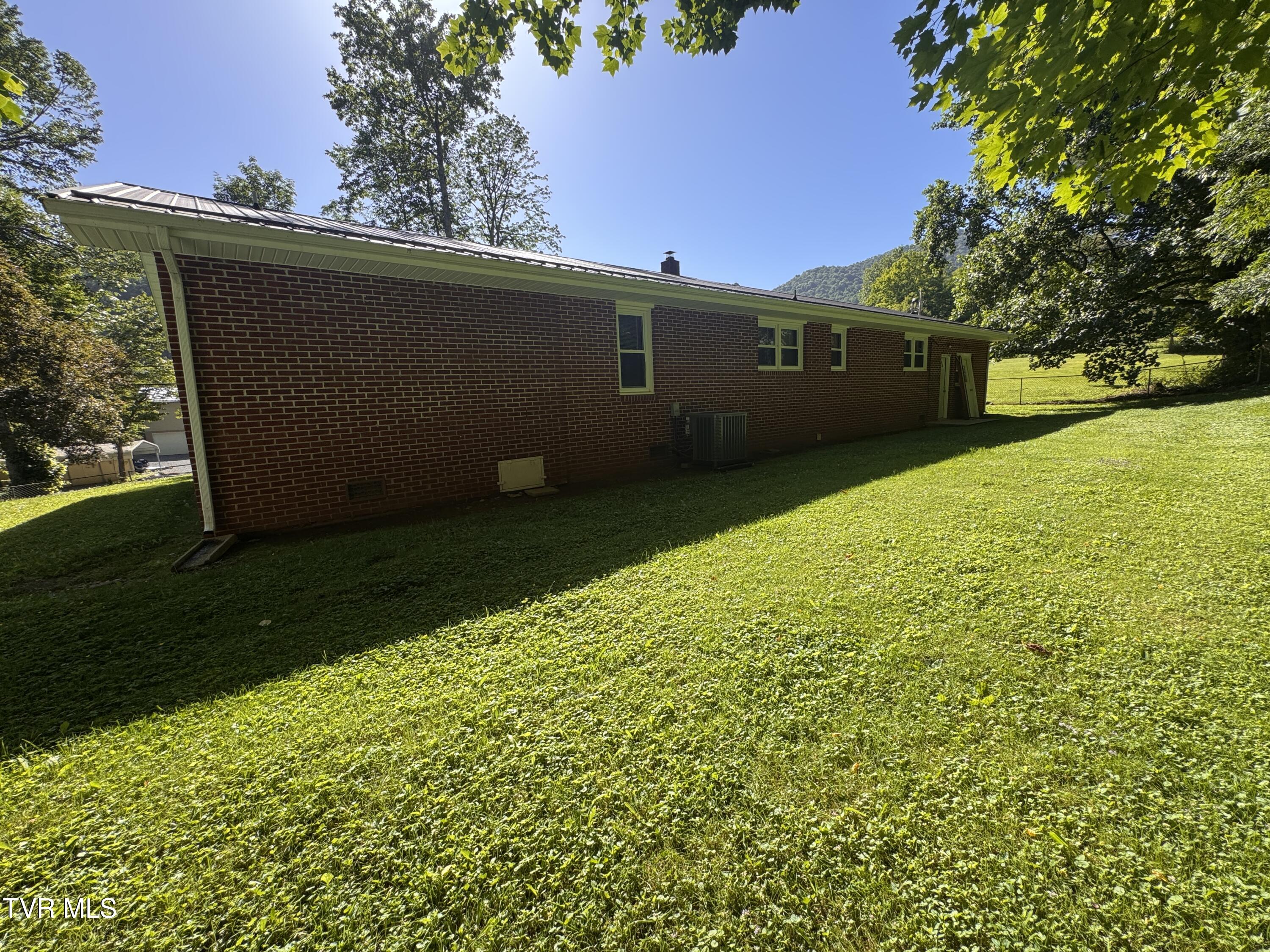 248 Burbank Road Roan Mountain, TN 37687 - Photo 14 of 65 IMG_6028