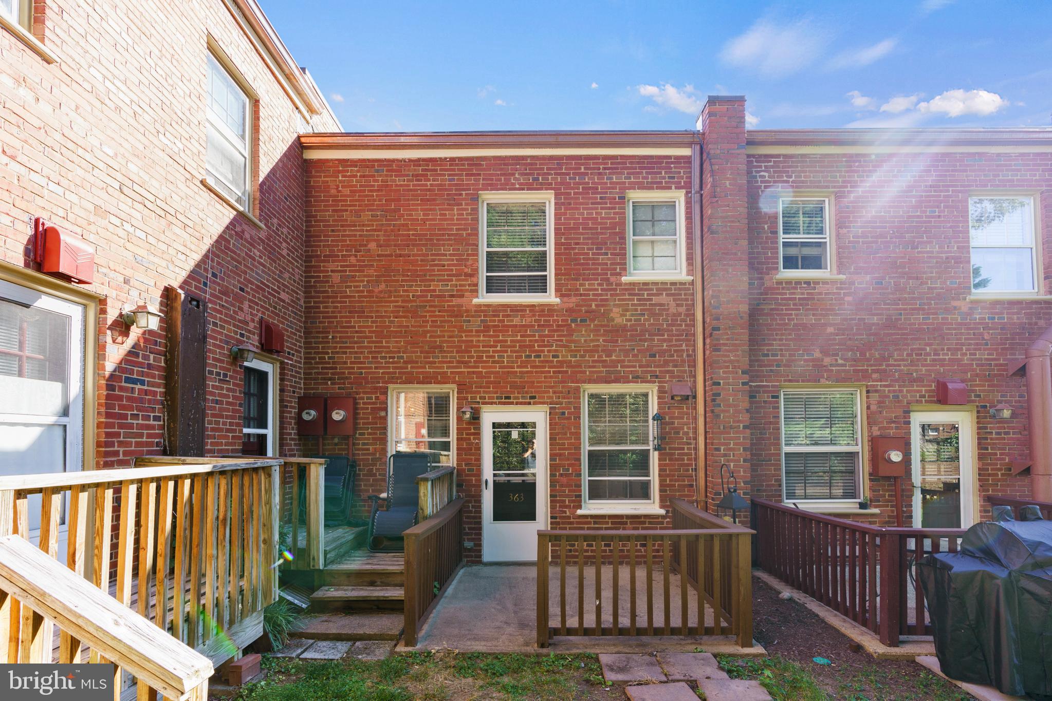 1300 South Cleveland Street, Unit 363 Arlington, VA 22204 - Photo 31 of 37 a view of a house with a small yard and wooden fence