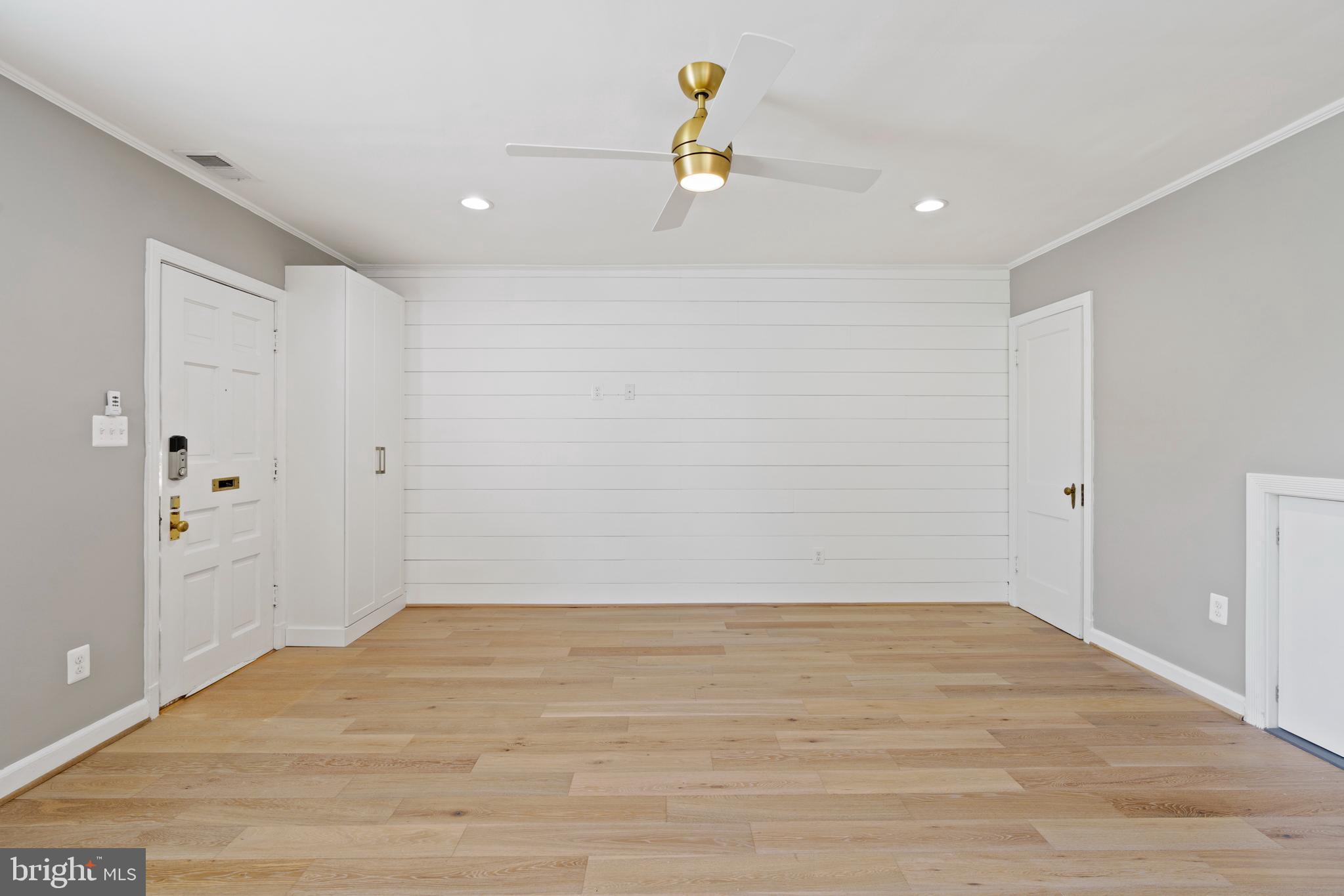 1300 South Cleveland Street, Unit 363 Arlington, VA 22204 - Photo 7 of 37 a view of an empty room