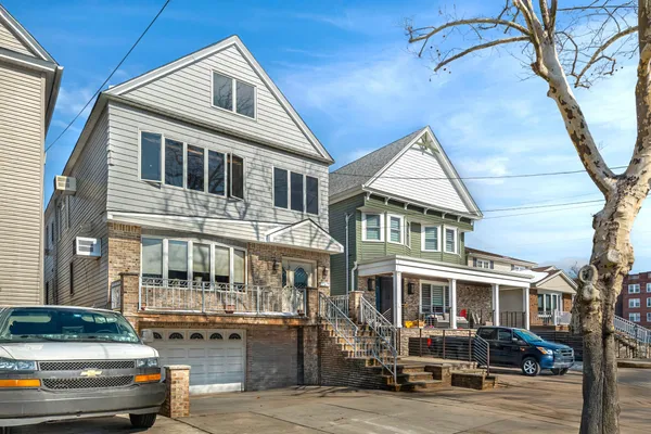 $2,200 | 55 West 5th Street, Unit 2, Bayonne, NJ 07002