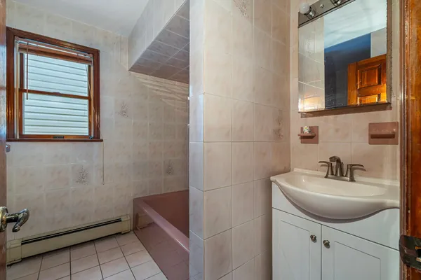 $2,000 | 55 West 5th Street, Unit 2, Bayonne, NJ 07002