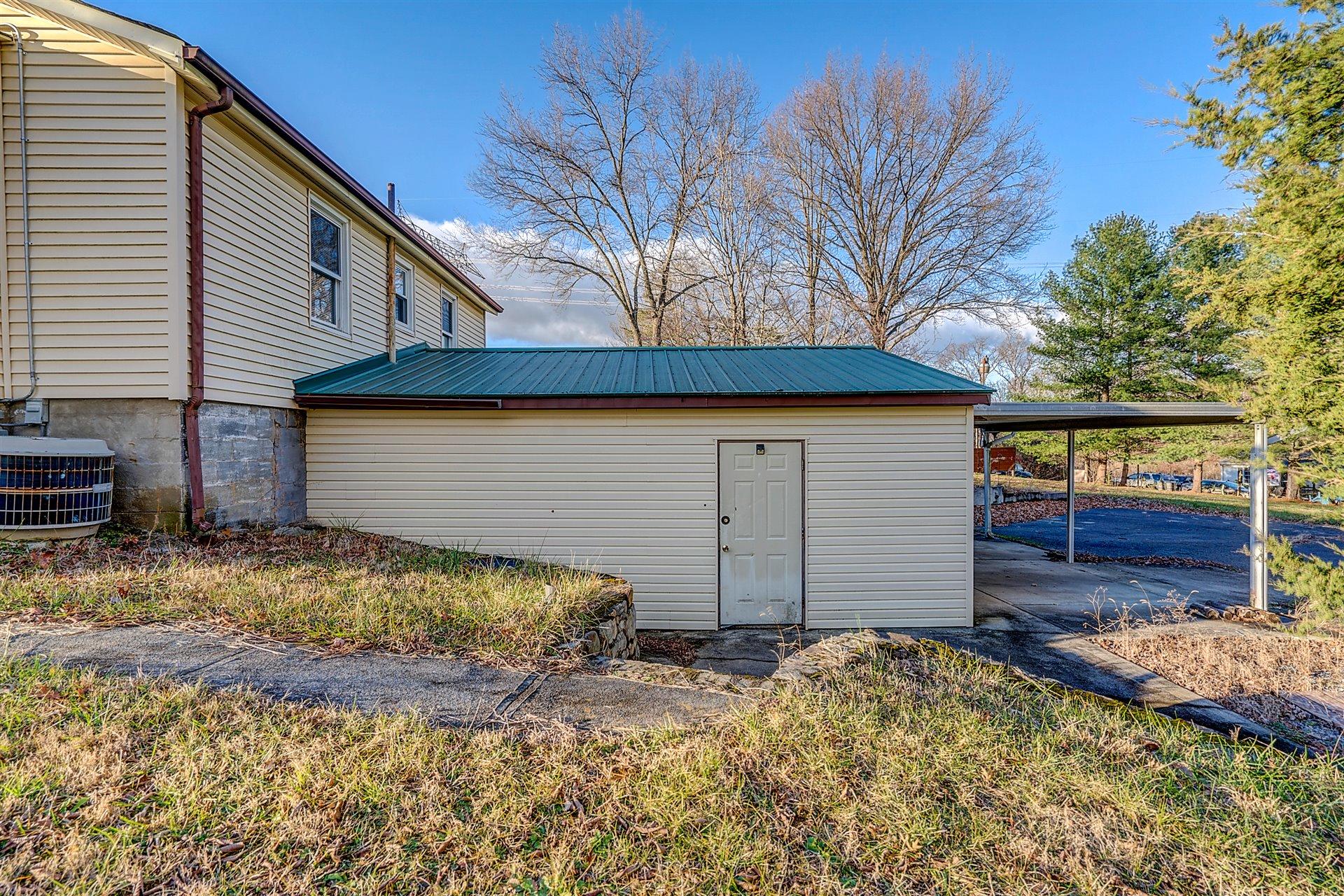 472 Ridge Road Troutville, VA 24175 - Photo 12 of 17 Attached Garage