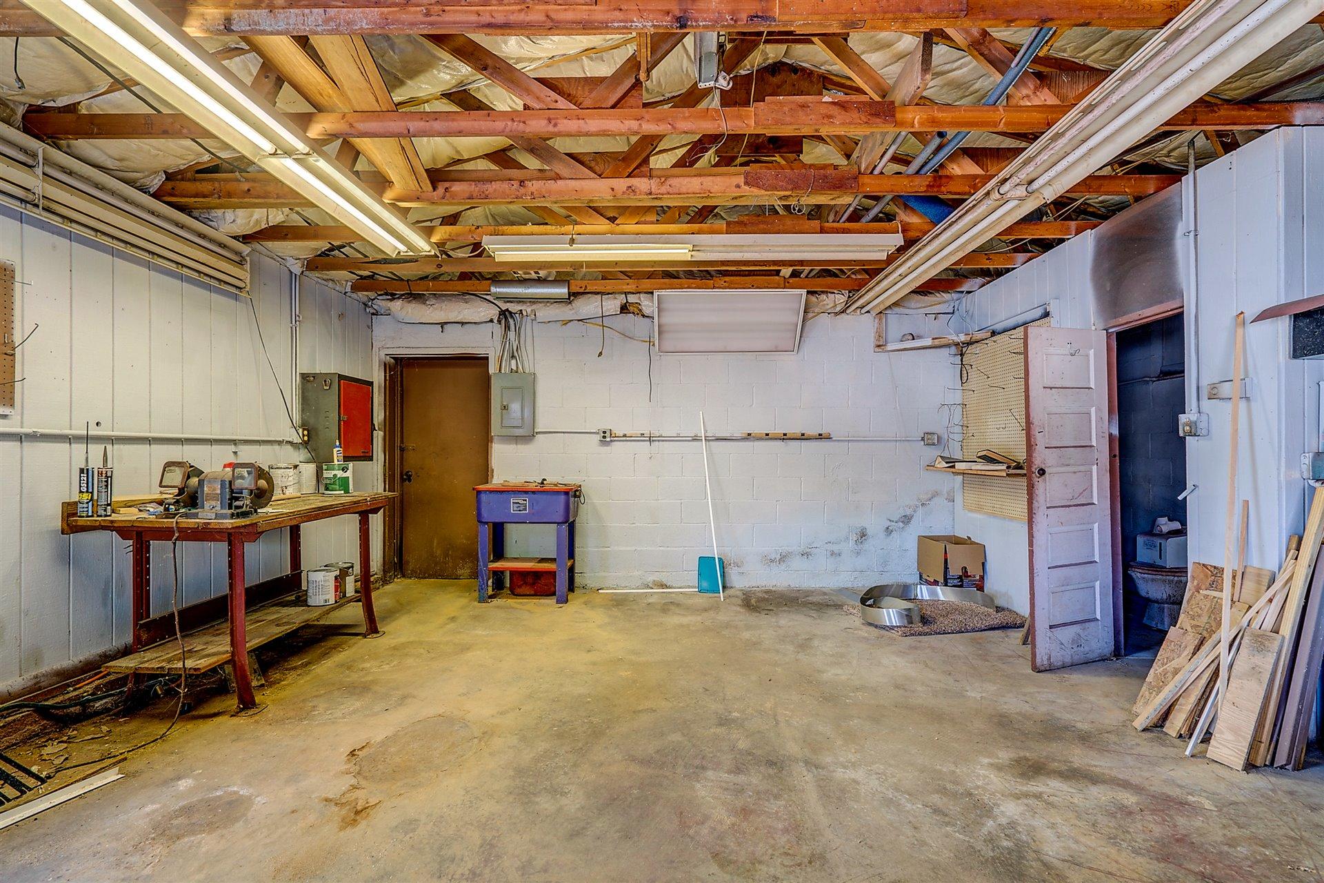 472 Ridge Road Troutville, VA 24175 - Photo 13 of 17 Garage