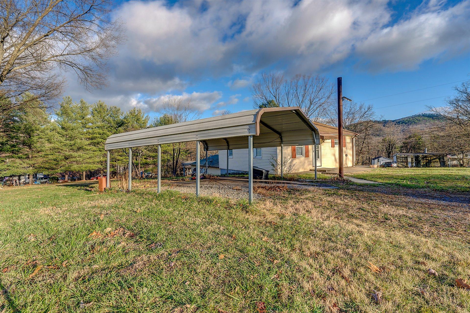 472 Ridge Road Troutville, VA 24175 - Photo 16 of 17 Carport