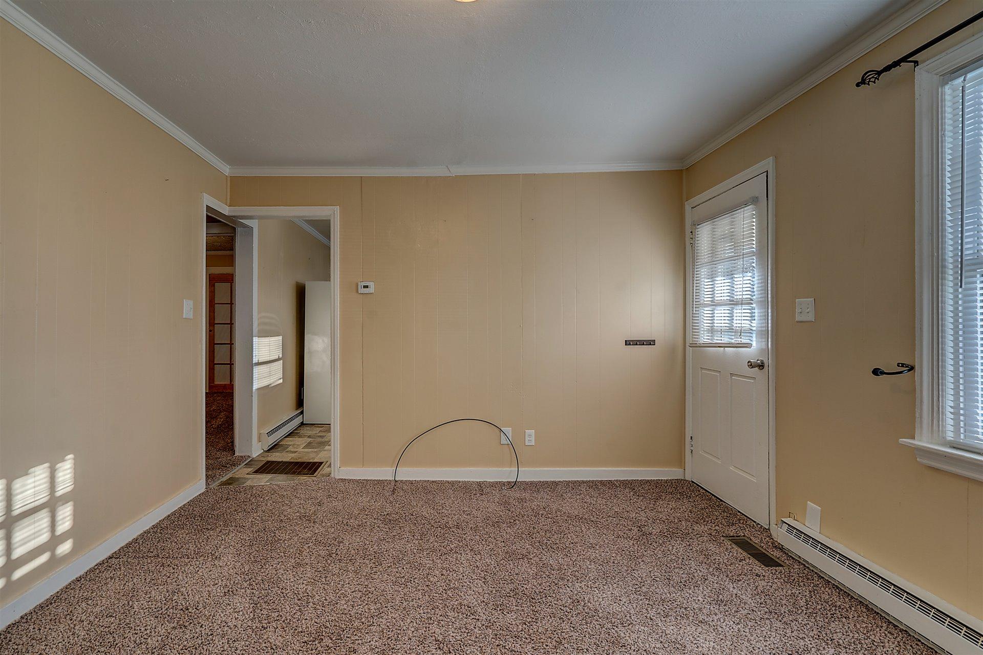 472 Ridge Road Troutville, VA 24175 - Photo 3 of 17 2 BR/1 BA