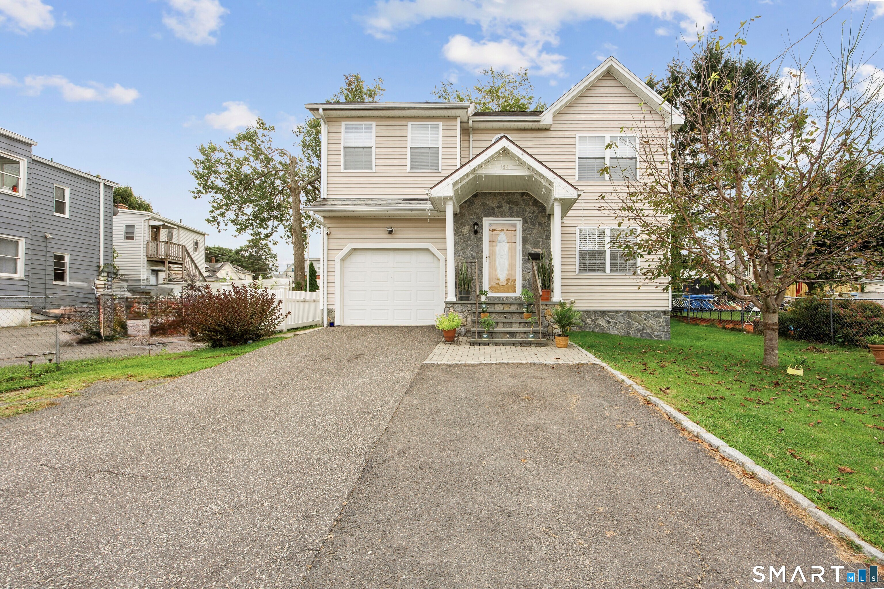 124 Russell Street Waterbury, CT 06708 - Photo 2 of 28 Gallery Image 2