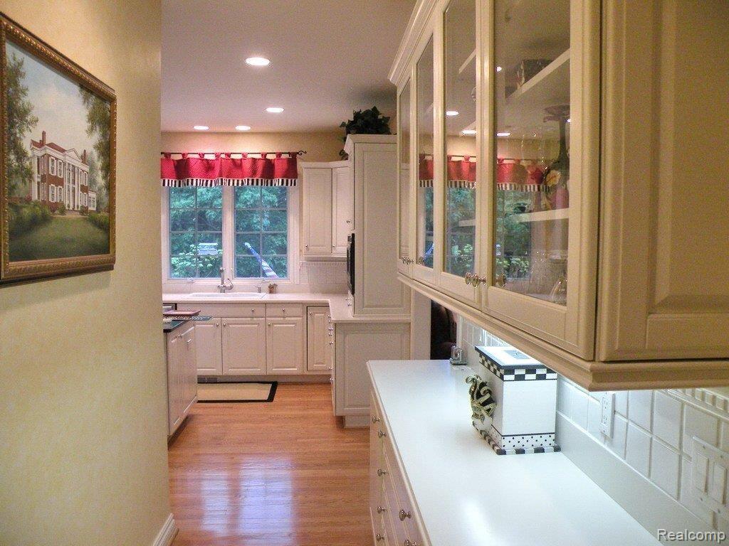 4774 Goodison Pl Drive Rochester, MI 48306 - Photo 8 of 25 Butler Pantry