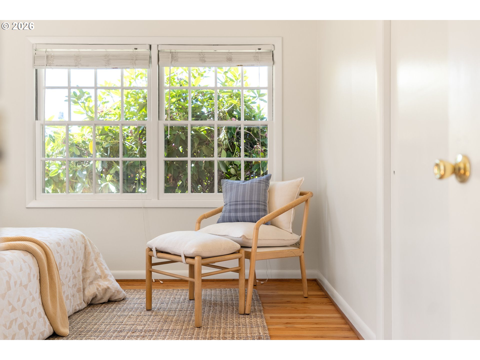 7541 Northeast Alameda Street Portland, OR 97213 - Photo 15 of 35 a balcony with table and chairs